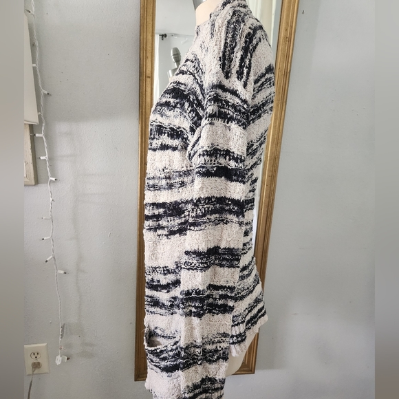 Bethany Mota Oversized Sweater - Picture 4 of 6